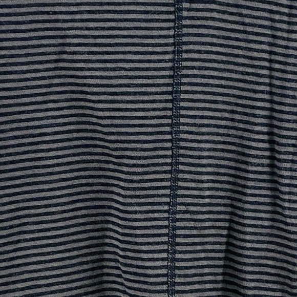 Womens 2 Lululemon Sweatshirt Black Gray Stripe Pullover Scoop Neck Round Hem - Picture 4 of 7